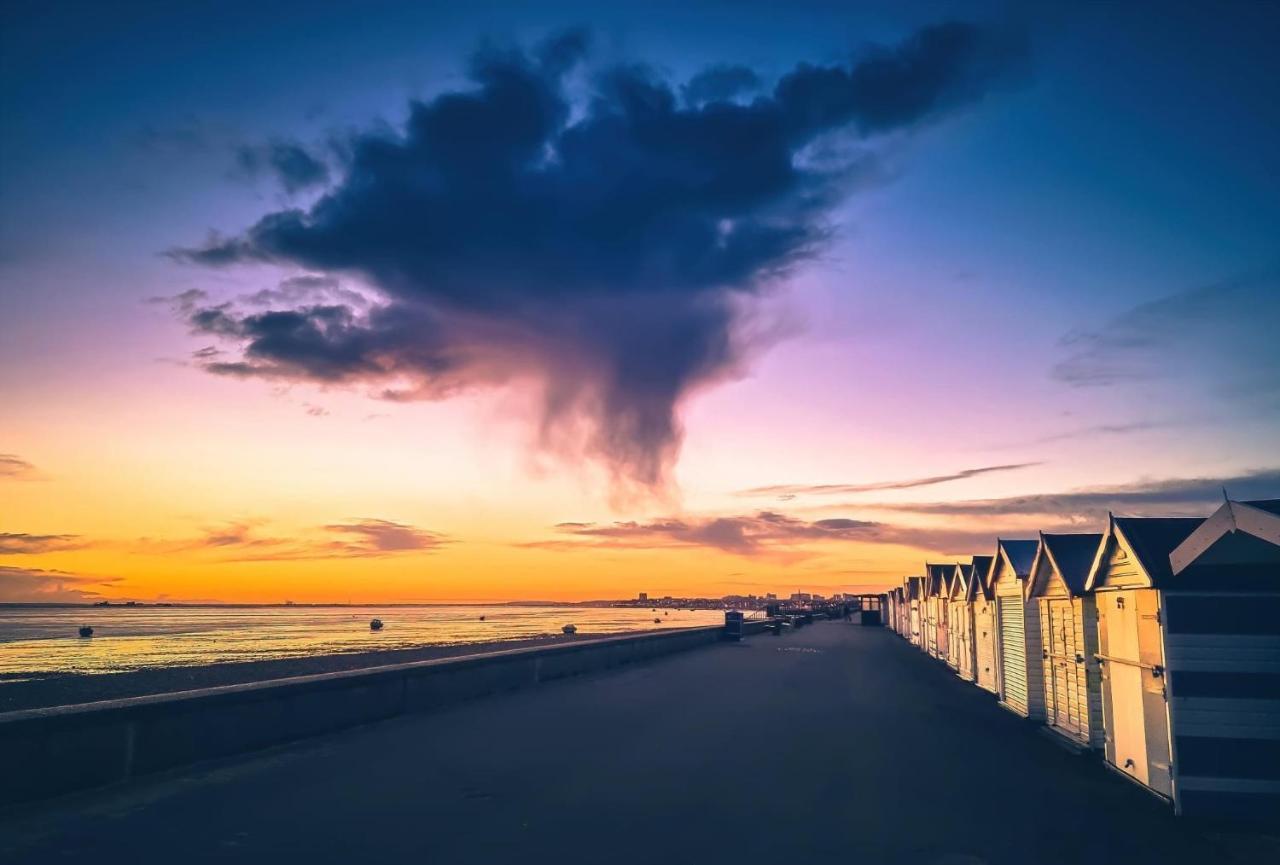Seafront Suites - Close To Beach, Train Station & Southend Airport Southend-on-Sea Zewnętrze zdjęcie