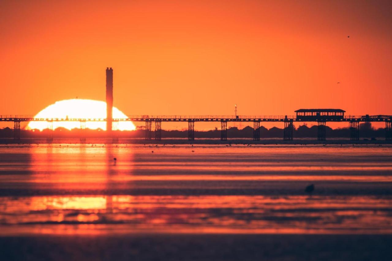 Seafront Suites - Close To Beach, Train Station & Southend Airport Southend-on-Sea Zewnętrze zdjęcie